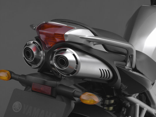 Yamaha_FZ6_Fazer_2004_silencieux_stmz.jpg